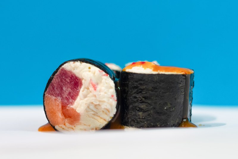 Ролл без риса с крабом, тунцом и чили-манго