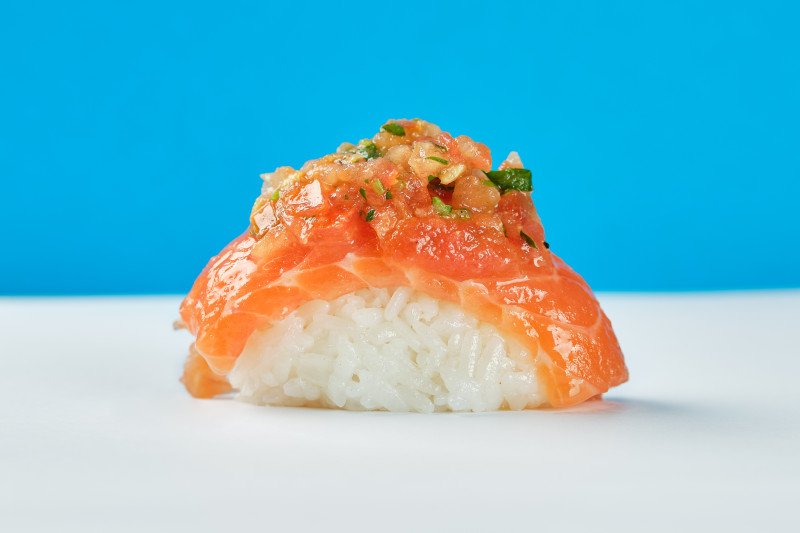 Лосось с томатной сальсой