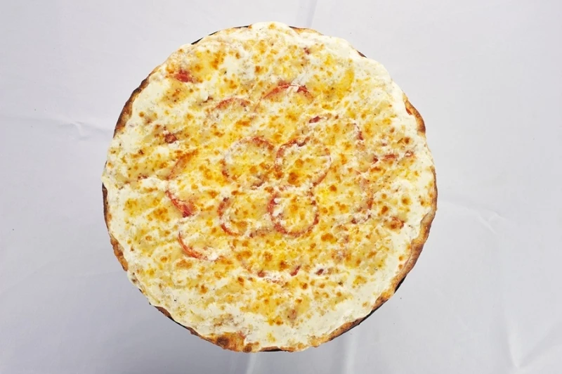 Пицца с ветчиной и помидорами/