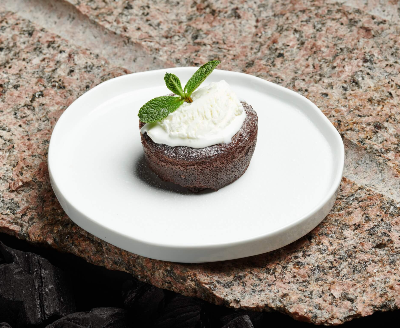 Шоколадный фондан с мороженым