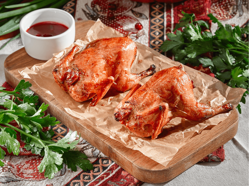 Перепелки с брусничным соусом