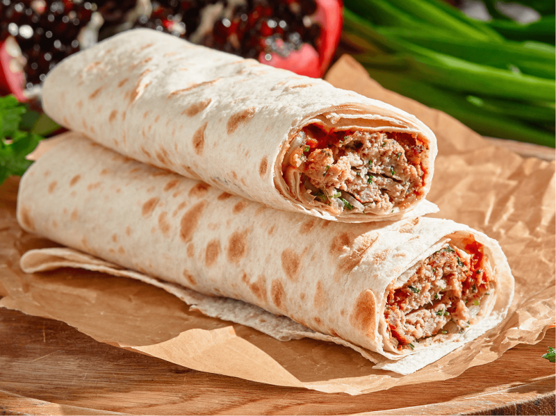 Люля-кебаб из говядины в лаваше