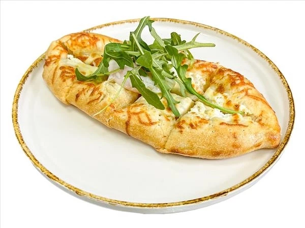 Лепешка с сыром сулугуни и яйцом пашот