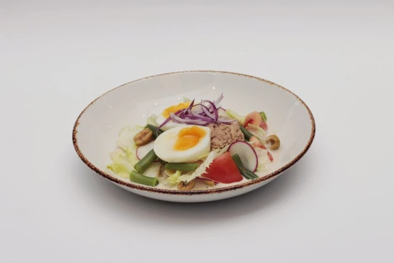 Салат с тунцом