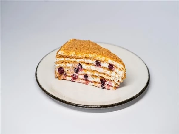 Сметанник с брусникой