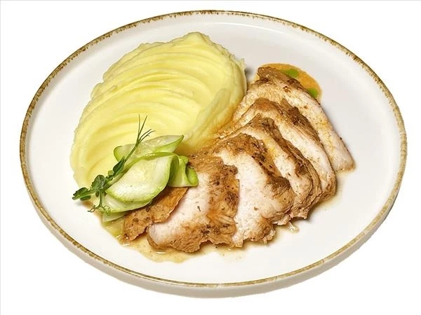 Куриная грудка с картофельным пюре и цукини