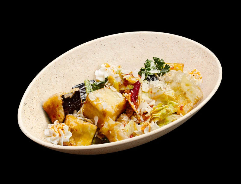 Салат с жареным баклажаном