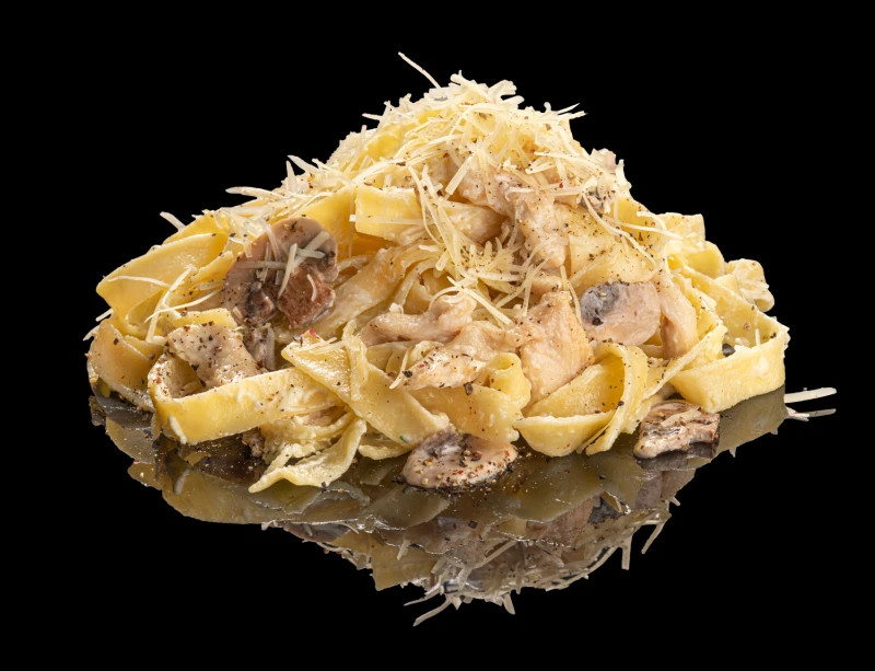 паста Феттучини с курицей и грибами
