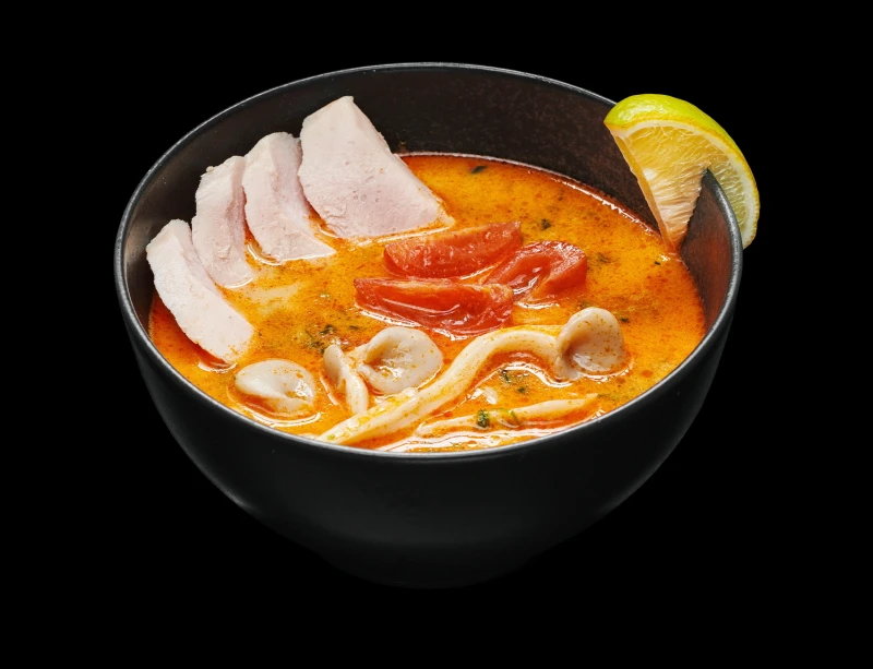 Том Ям с лапшой и курицей