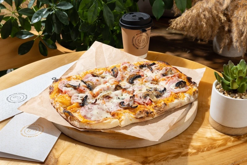 Пицца Ветчина с грибами.