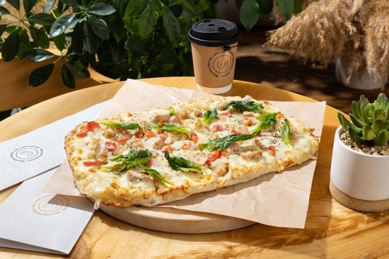 Пицца с куриным филе.