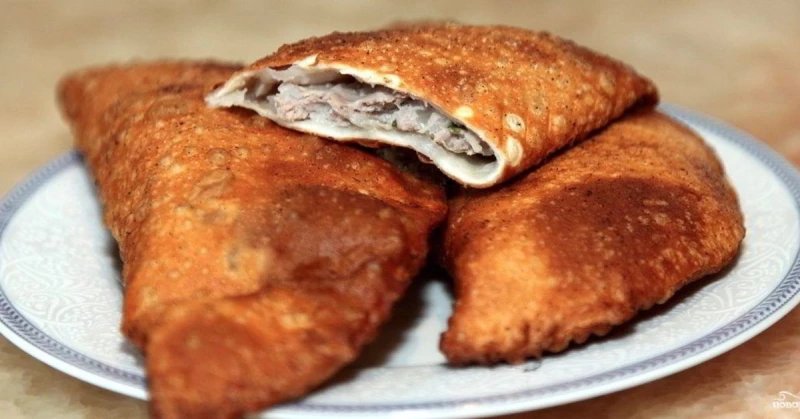 Чебурек с курицей и свининой