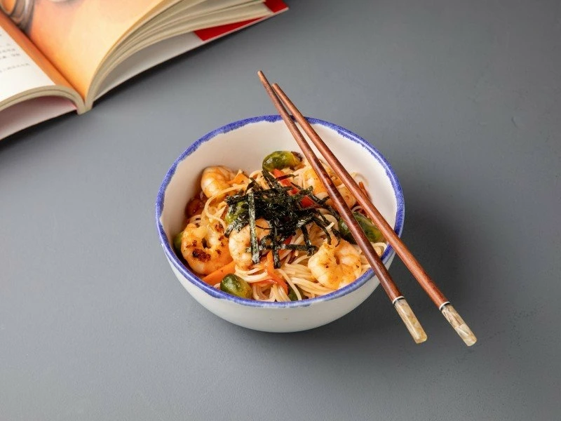 Вок с креветками