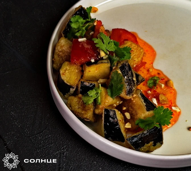 Салат с хрустящими баклажанами