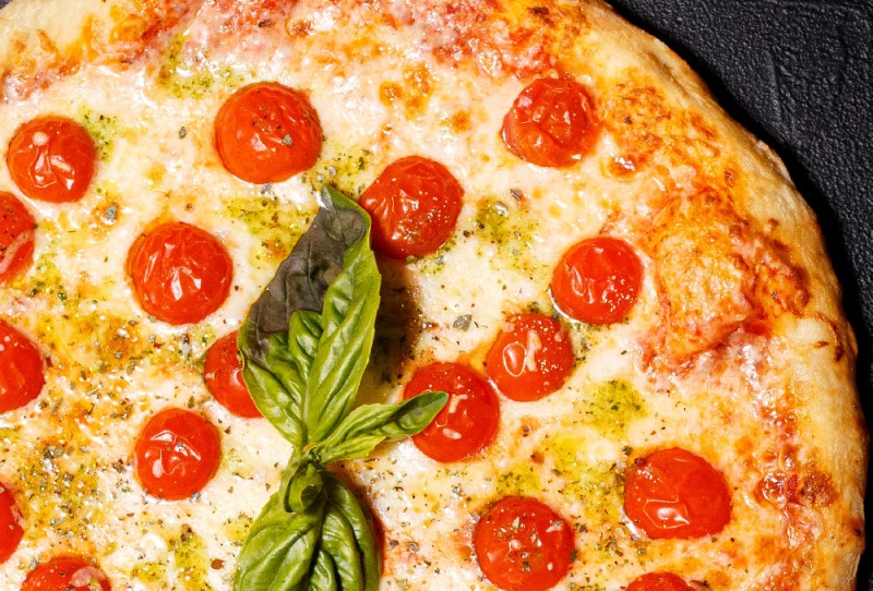 Пицца Маргарита с соусом песто