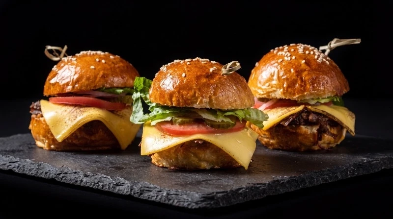 Мини бургеры с рваной говядиной, 3 шт + фри