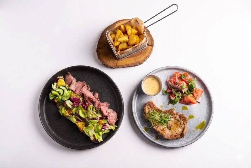 Комбо №2 Свиная корейка и салат с ростбифом