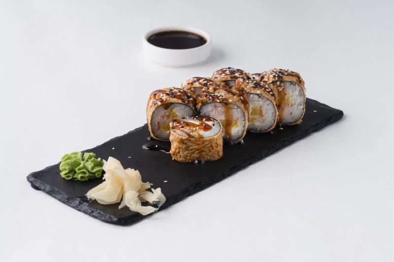 Горячий ролл с такуаном и крабом