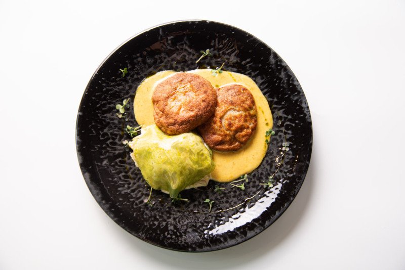 Котлетки из волжского судака с гарниром из поррея и фенхеля