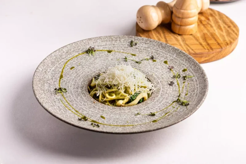 Паста с кальмаром в сливочно-шпинатном соусе