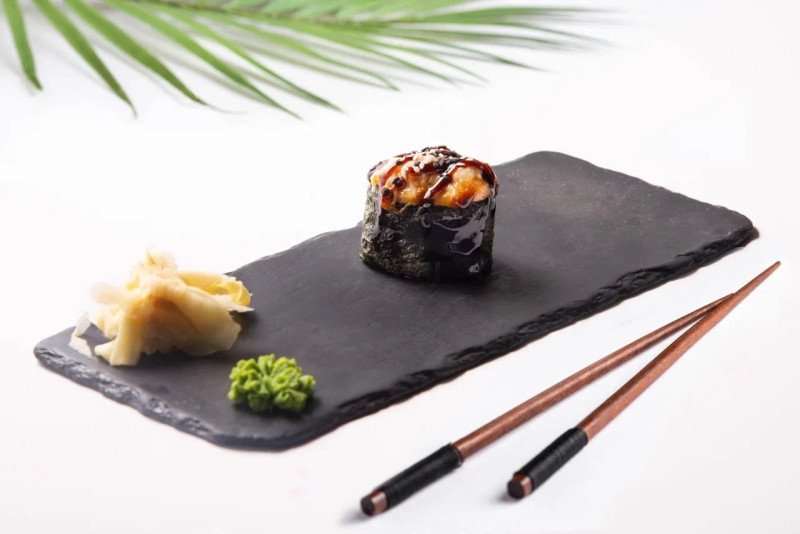 Гункан запеченный с лососем