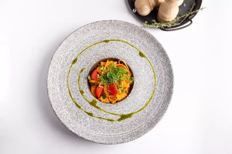 Паста с курицей и томатами