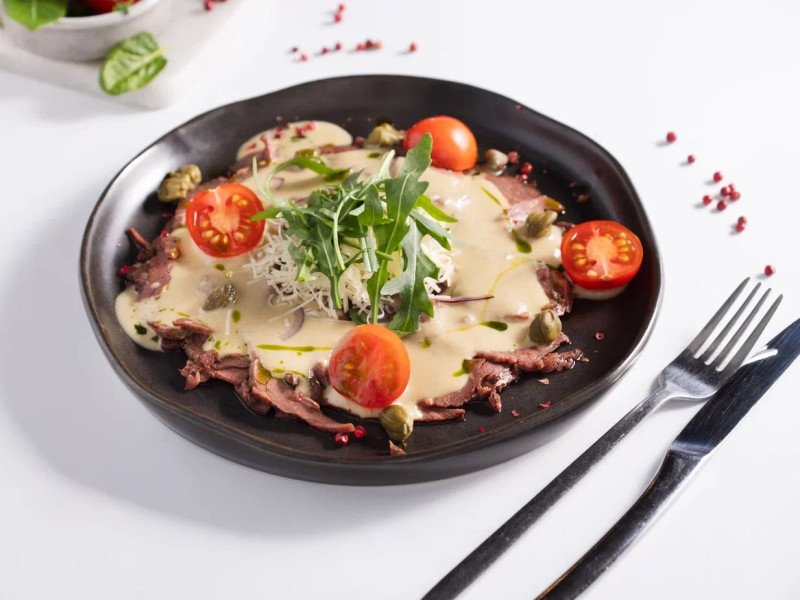 Вителло Тоннато с ростбифом