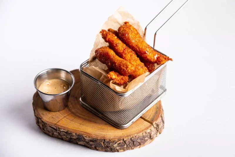 Хрустящие креветки с ореховым соусом