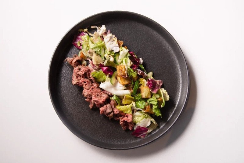 Салат с ростбифом и баклажаном