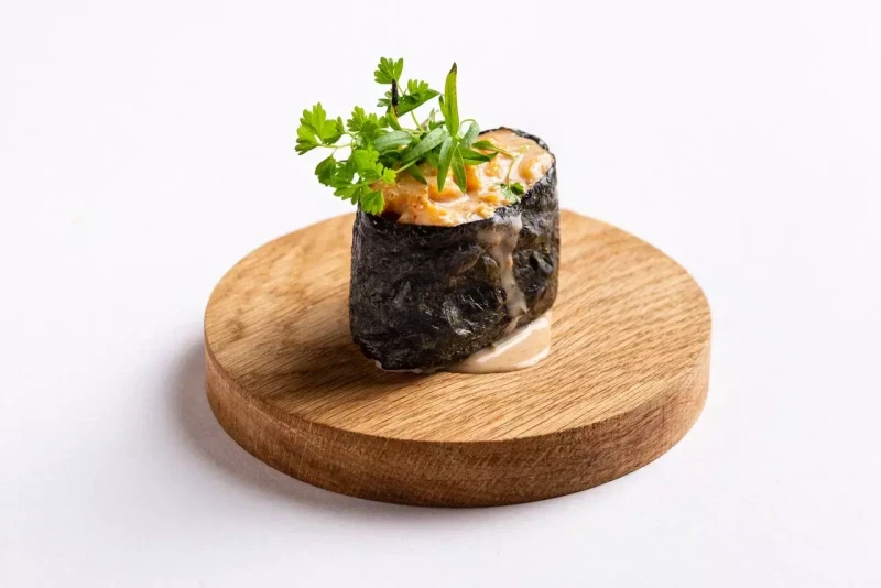 Гункан со снежным крабом