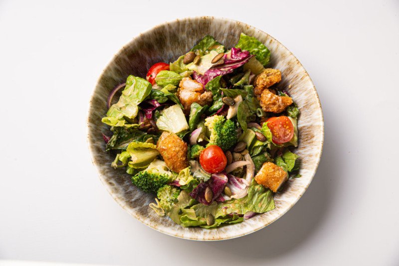 Салат с хрустящим цыплёнком