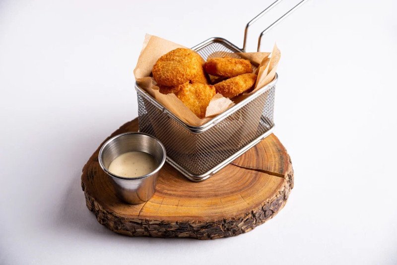 Жареный сыр с соусом "Айоли"