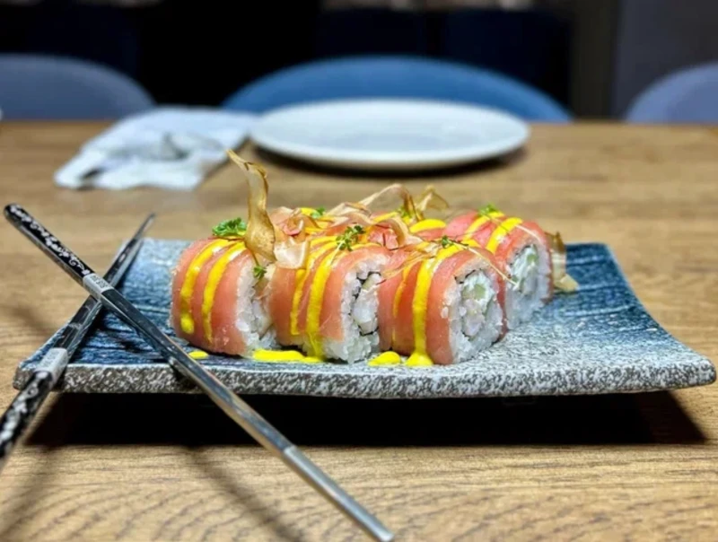 Ролл с тунцом