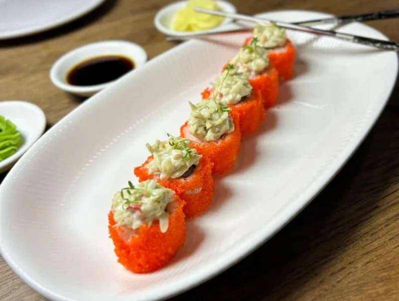 Калифорния с тар таром из лангустина