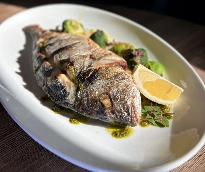 Дорадо с итальянским соусом цукини и броколи