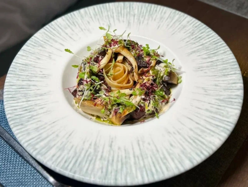 Телячьи щечки с пастой паперделлие