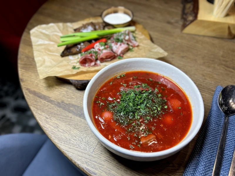 Борщ с гренками