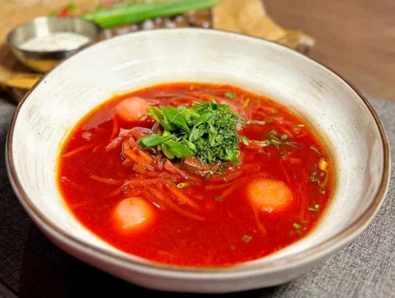 Борщ с гренками