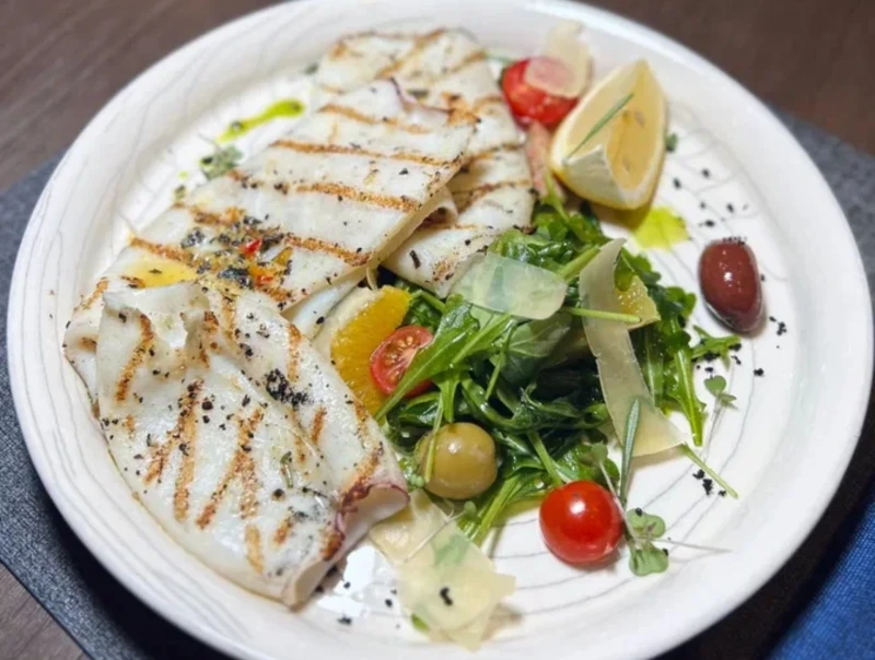 Кальмар на гриле | Руккола Апельсин Пармезан