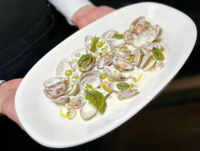 Вонголе в соусе креметте с виноградом