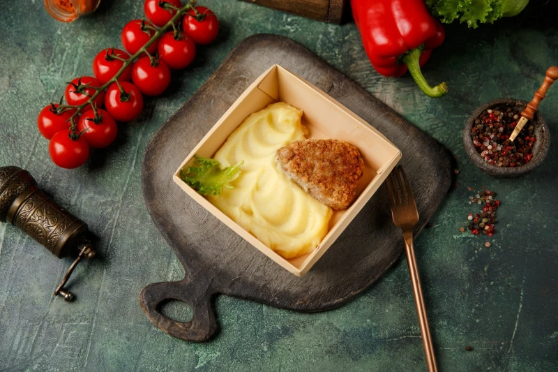 Картофельное пюре с котлетой домашней