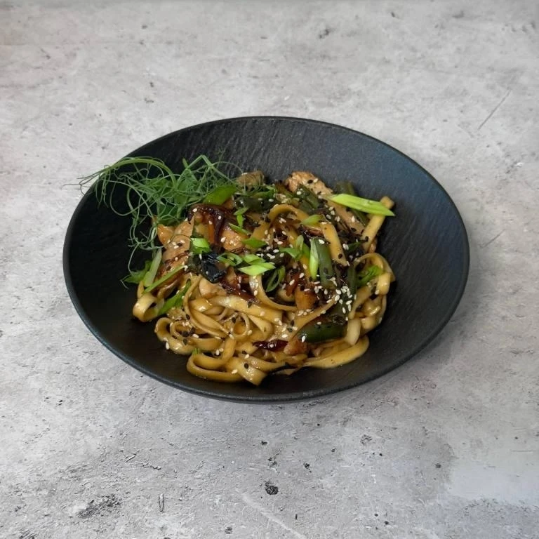 Удон с курицей  320 гр.