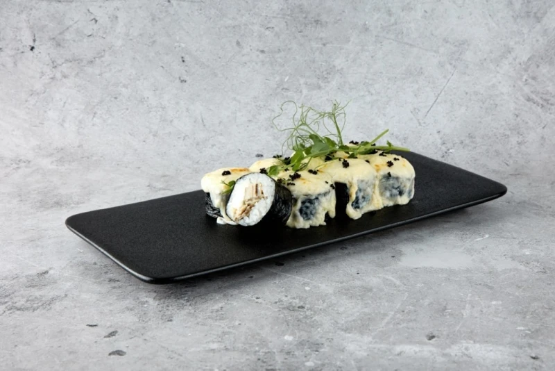 Запеченный с угрем 260 гр.