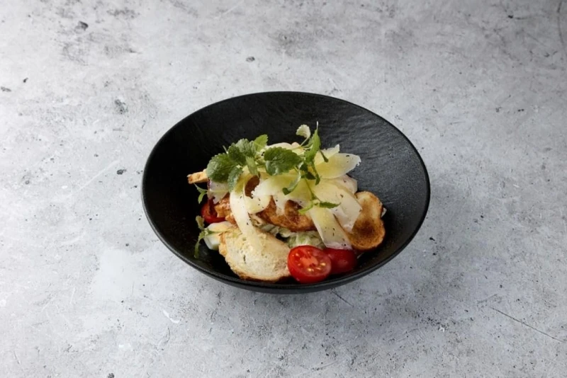 Салат цезарь с куриным филе 200 гр.