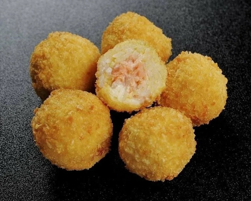 Рисовые шарики с крабом