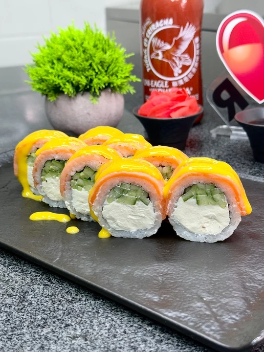 Филадельфия под манго соусом