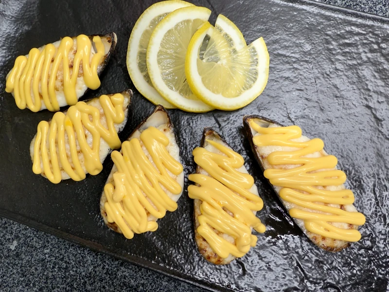 Запеченные мидии под сырным соусом