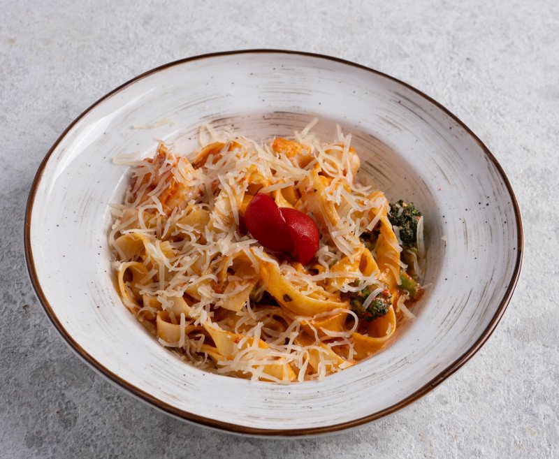 Феттучини с креветками и брокколи 300г*