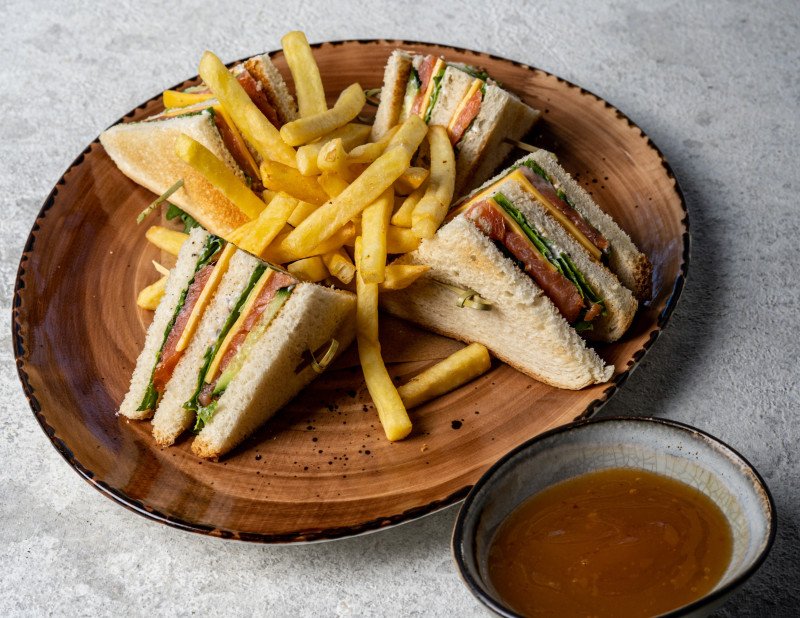 Клаб сендвич с семгой*