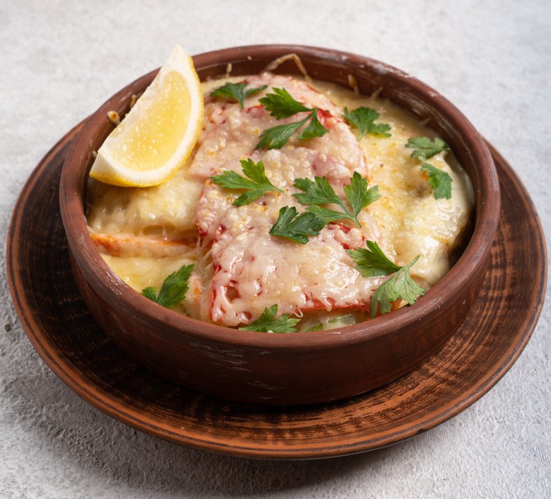 Тилапия запеченая в сливочном соусе*